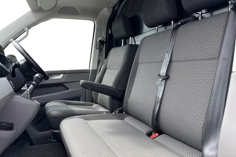 CX24NPY Volkswagen Transporter 2.0 TDI 150 Highline Van Thumbnail #11