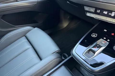 DK25VPY Audi Q4 e-tron 125kW 35 55kWh S Line 5dr Auto [Leather] Thumbnail #19