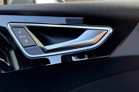 DK25VPY Audi Q4 e-tron 125kW 35 55kWh S Line 5dr Auto [Leather] Thumbnail #20