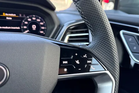 DK25VPY Audi Q4 e-tron 125kW 35 55kWh S Line 5dr Auto [Leather] Thumbnail #24