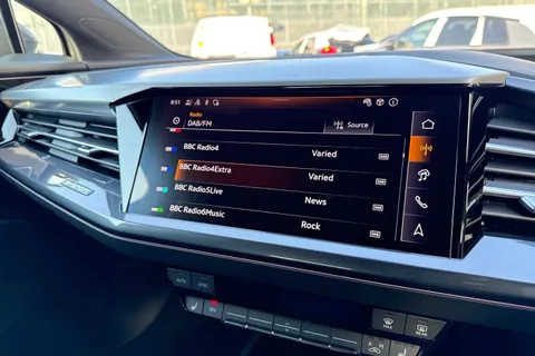 DK25VPY Audi Q4 e-tron 125kW 35 55kWh S Line 5dr Auto [Leather] Thumbnail #32