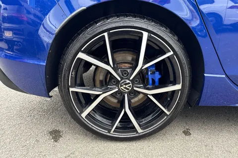 SJ73WFM Volkswagen Golf 2.0 TSI 4Motion DSG R | Heated Seats | Panoramic sunroof Thumbnail #11