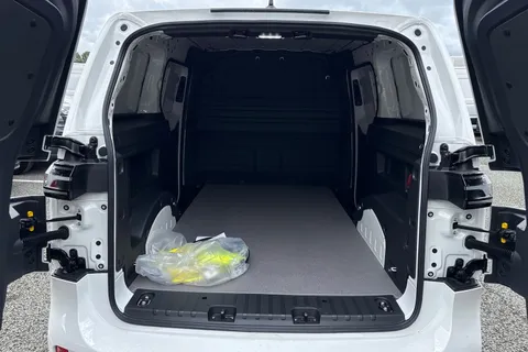 CX75HXL Volkswagen Id. Buzz Cargo Pro 79kWh Commerce Panel Van 5dr Electric Auto 4Motion (340 ps) Thumbnail #7