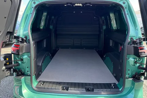 CX75HZH Volkswagen Id. Buzz Cargo Pro 79kWh Commerce Panel Van 5dr Electric Auto 4Motion (340 ps) Thumbnail #7