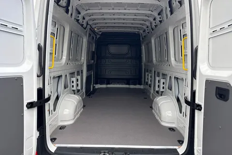 DA25GWE Volkswagen Crafter 2.0 TDI 140PS Commerce Plus High Roof Van Thumbnail #7