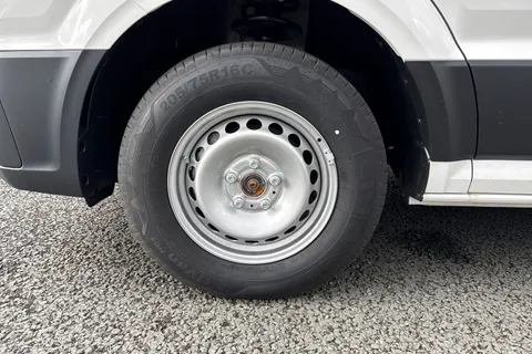 DA25GWE Volkswagen Crafter 2.0 TDI 140PS Commerce Plus High Roof Van Thumbnail #10