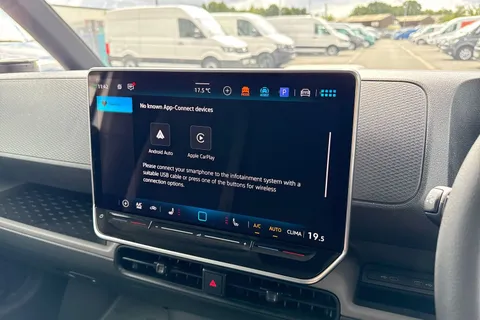 CX75HXL Volkswagen Id. Buzz Cargo Pro 79kWh Commerce Panel Van 5dr Electric Auto 4Motion (340 ps) Thumbnail #17