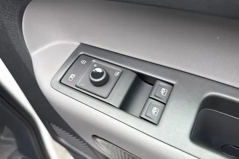 CX75HXL Volkswagen Id. Buzz Cargo Pro 79kWh Commerce Panel Van 5dr Electric Auto 4Motion (340 ps) Thumbnail #21