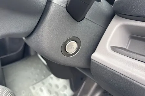 CX75HXL Volkswagen Id. Buzz Cargo Pro 79kWh Commerce Panel Van 5dr Electric Auto 4Motion (340 ps) Thumbnail #31