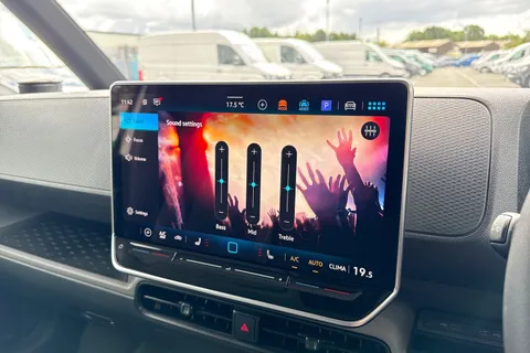 CX75HXL Volkswagen Id. Buzz Cargo Pro 79kWh Commerce Panel Van 5dr Electric Auto 4Motion (340 ps) Thumbnail #46