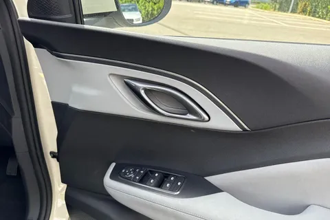 DH25LCN BYD Dolphin Surf 43.2kWh Boost Auto 5dr Thumbnail #18