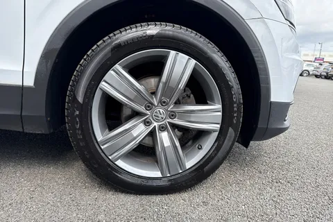 MC68AXX Volkswagen Tiguan 2.0 TDI SEL DSG 4Motion Euro 6 (s/s) 5dr Thumbnail #7