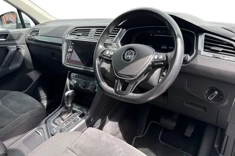 MC68AXX Volkswagen Tiguan 2.0 TDI SEL DSG 4Motion Euro 6 (s/s) 5dr Thumbnail #8
