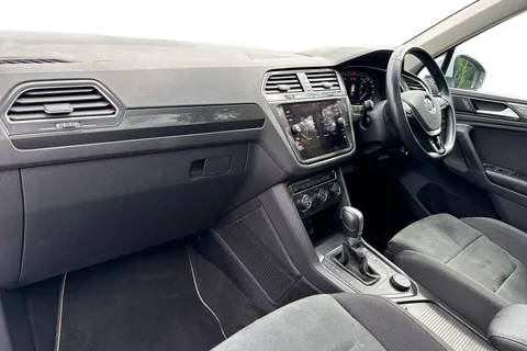 MC68AXX Volkswagen Tiguan 2.0 TDI SEL DSG 4Motion Euro 6 (s/s) 5dr Thumbnail #9