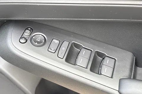 YY73SXW Honda HR-V 1.5 eHEV Elegance 5dr CVT Thumbnail #28