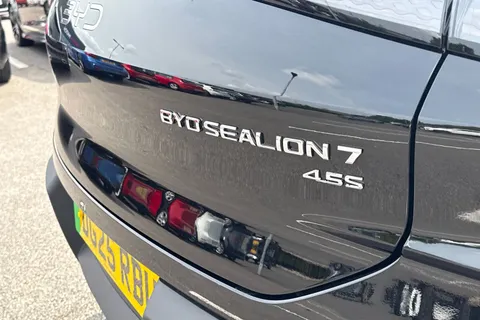 DG25RBU BYD Sealion 7 82.5kWh Design Auto AWD 5dr Thumbnail #34