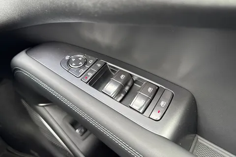 DG25RBU BYD Sealion 7 82.5kWh Design Auto AWD 5dr Thumbnail #47