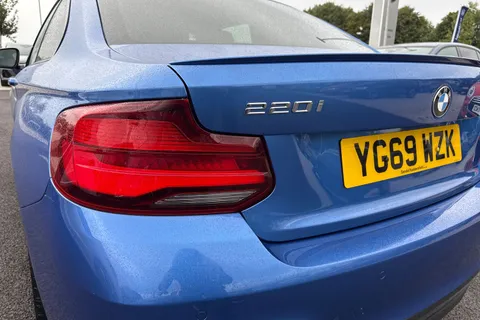 YG69WZK BMW 2 Series 2.0 220i GPF M Sport Auto Euro 6 (s/s) 2dr Thumbnail #8