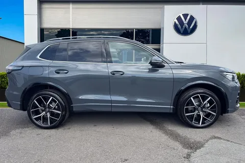 KR25OGY Volkswagen Tiguan 1.5 TSI 272 eHybrid R-Line 5dr DSG⭐Infotainment package plus⭐ Thumbnail #4