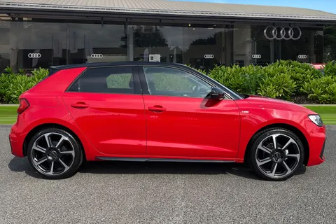 Audi A1 1.0 TFSI 25 Black Edition Sportback Euro 6 (s/s) 5dr Thumbnail #4