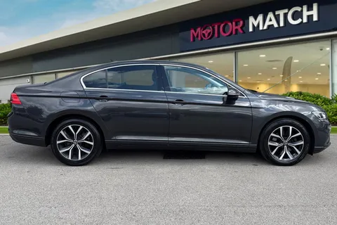 KM21TKK Volkswagen Passat 2.0 TDI EVO SEL Euro 6 (s/s) 4dr Thumbnail #4