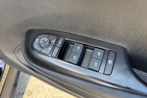 DS25UAU BYD Dolphin 60.48kWh Comfort Auto 5dr Thumbnail #19