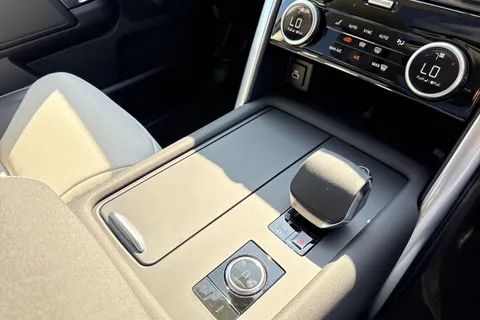 Land Rover Discovery 3.0 D350 MHEV Dynamic HSE Auto 4WD Euro 6 (s/s) 5dr Thumbnail #17