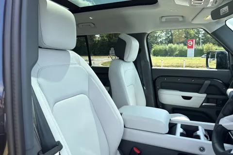  Land Rover Defender 110 3.0 D350 MHEV X-Dynamic HSE SUV 5dr Diesel Auto 4WD Euro 6 (s/s) (350 ps) Thumbnail #11