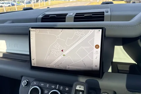  Land Rover Defender 110 3.0 D350 MHEV X-Dynamic HSE Auto 4WD Euro 6 (s/s) 5dr Thumbnail #15