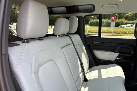  Land Rover Defender 110 3.0 D350 MHEV X-Dynamic HSE SUV 5dr Diesel Auto 4WD Euro 6 (s/s) (350 ps) Thumbnail #13