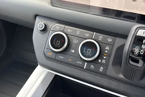  Land Rover Defender 110 3.0 D350 MHEV X-Dynamic HSE SUV 5dr Diesel Auto 4WD Euro 6 (s/s) (350 ps) Thumbnail #20