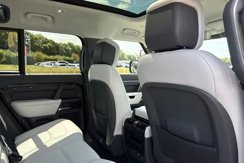  Land Rover Defender 110 3.0 D350 MHEV X-Dynamic HSE SUV 5dr Diesel Auto 4WD Euro 6 (s/s) (350 ps) Thumbnail #28