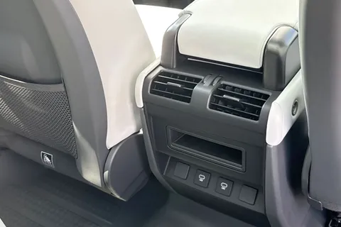  Land Rover Defender 110 3.0 D350 MHEV X-Dynamic HSE SUV 5dr Diesel Auto 4WD Euro 6 (s/s) (350 ps) Thumbnail #32