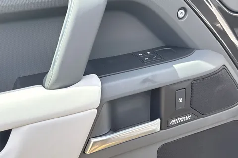  Land Rover Defender 110 3.0 D350 MHEV X-Dynamic HSE SUV 5dr Diesel Auto 4WD Euro 6 (s/s) (350 ps) Thumbnail #36