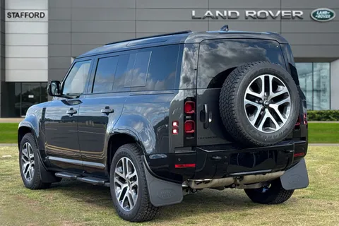 Land Rover Defender 110 3.0 D250 MHEV X-Dynamic SE Auto 4WD Euro 6 (s/s) 5dr Thumbnail #3