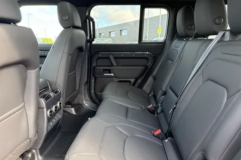 Land Rover Defender 110 3.0 D250 MHEV X-Dynamic SE Auto 4WD Euro 6 (s/s) 5dr Thumbnail #5