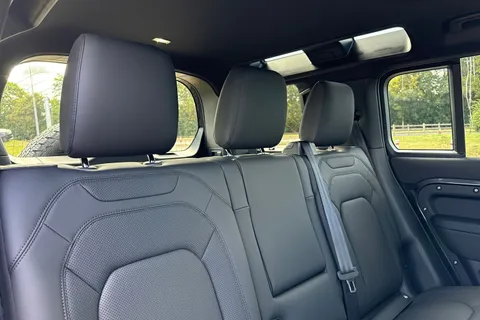 Land Rover Defender 110 3.0 D250 MHEV X-Dynamic SE Auto 4WD Euro 6 (s/s) 5dr Thumbnail #13