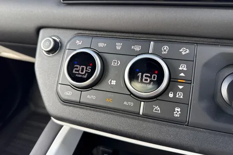 Land Rover Defender 110 3.0 D250 MHEV X-Dynamic SE Auto 4WD Euro 6 (s/s) 5dr Thumbnail #20