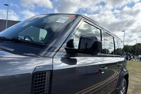 Land Rover Defender 110 3.0 D250 MHEV X-Dynamic SE Auto 4WD Euro 6 (s/s) 5dr Thumbnail #23