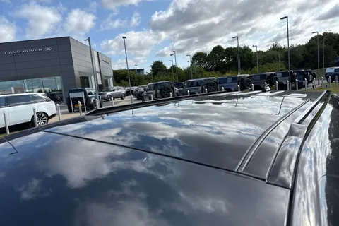 Land Rover Defender 110 3.0 D250 MHEV X-Dynamic SE Auto 4WD Euro 6 (s/s) 5dr Thumbnail #24