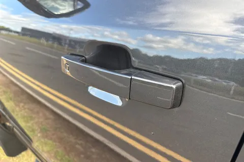 Land Rover Defender 110 3.0 D250 MHEV X-Dynamic SE Auto 4WD Euro 6 (s/s) 5dr Thumbnail #25