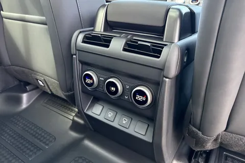 Land Rover Defender 110 3.0 D250 MHEV X-Dynamic SE Auto 4WD Euro 6 (s/s) 5dr Thumbnail #27