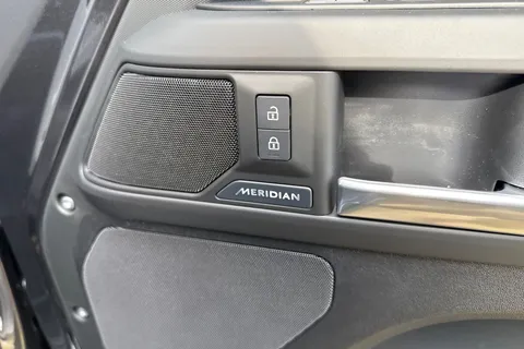 Land Rover Defender 110 3.0 D250 MHEV X-Dynamic SE Auto 4WD Euro 6 (s/s) 5dr Thumbnail #28