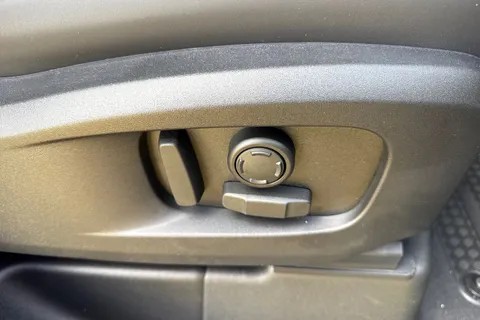 Land Rover Defender 110 3.0 D250 MHEV X-Dynamic SE Auto 4WD Euro 6 (s/s) 5dr Thumbnail #29