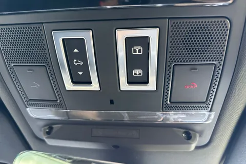 Land Rover Defender 110 3.0 D250 MHEV X-Dynamic SE Auto 4WD Euro 6 (s/s) 5dr Thumbnail #37