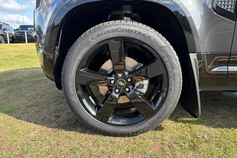  Land Rover Defender 110 3.0 D250 MHEV X-Dynamic HSE Auto 4WD Euro 6 (s/s) 5dr Thumbnail #7