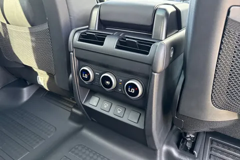  Land Rover Defender 110 3.0 D250 MHEV X-Dynamic HSE Auto 4WD Euro 6 (s/s) 5dr Thumbnail #24