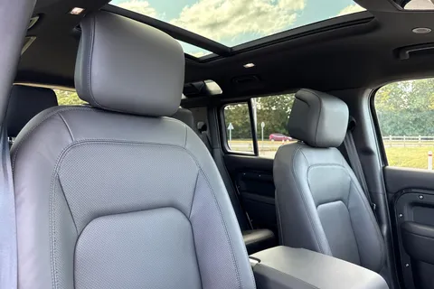 Land Rover Defender 110 3.0 D250 MHEV X-Dynamic SE Auto 4WD Euro 6 (s/s) 5dr Thumbnail #10