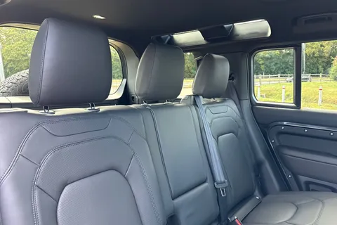 Land Rover Defender 110 3.0 D250 MHEV X-Dynamic SE Auto 4WD Euro 6 (s/s) 5dr Thumbnail #12