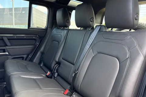 Land Rover Defender 110 3.0 D250 MHEV X-Dynamic SE Auto 4WD Euro 6 (s/s) 5dr Thumbnail #13